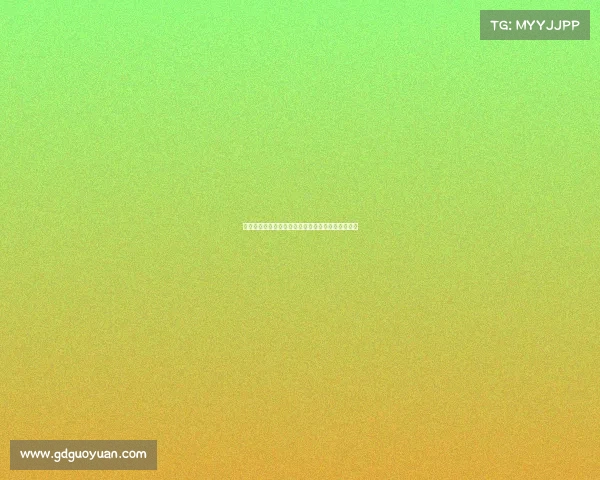 电竞直播意外瞬间：女主播服装不慎滑落引全场哗然